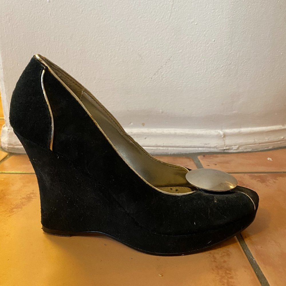 Black and Gold Wedge Heal by MIA